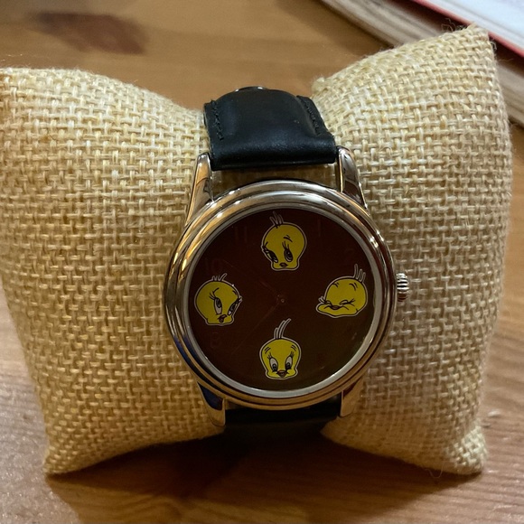 Warner Brothers: Looney Tunes unisex Tweety bird color changing mood watch. - Picture 2 of 7